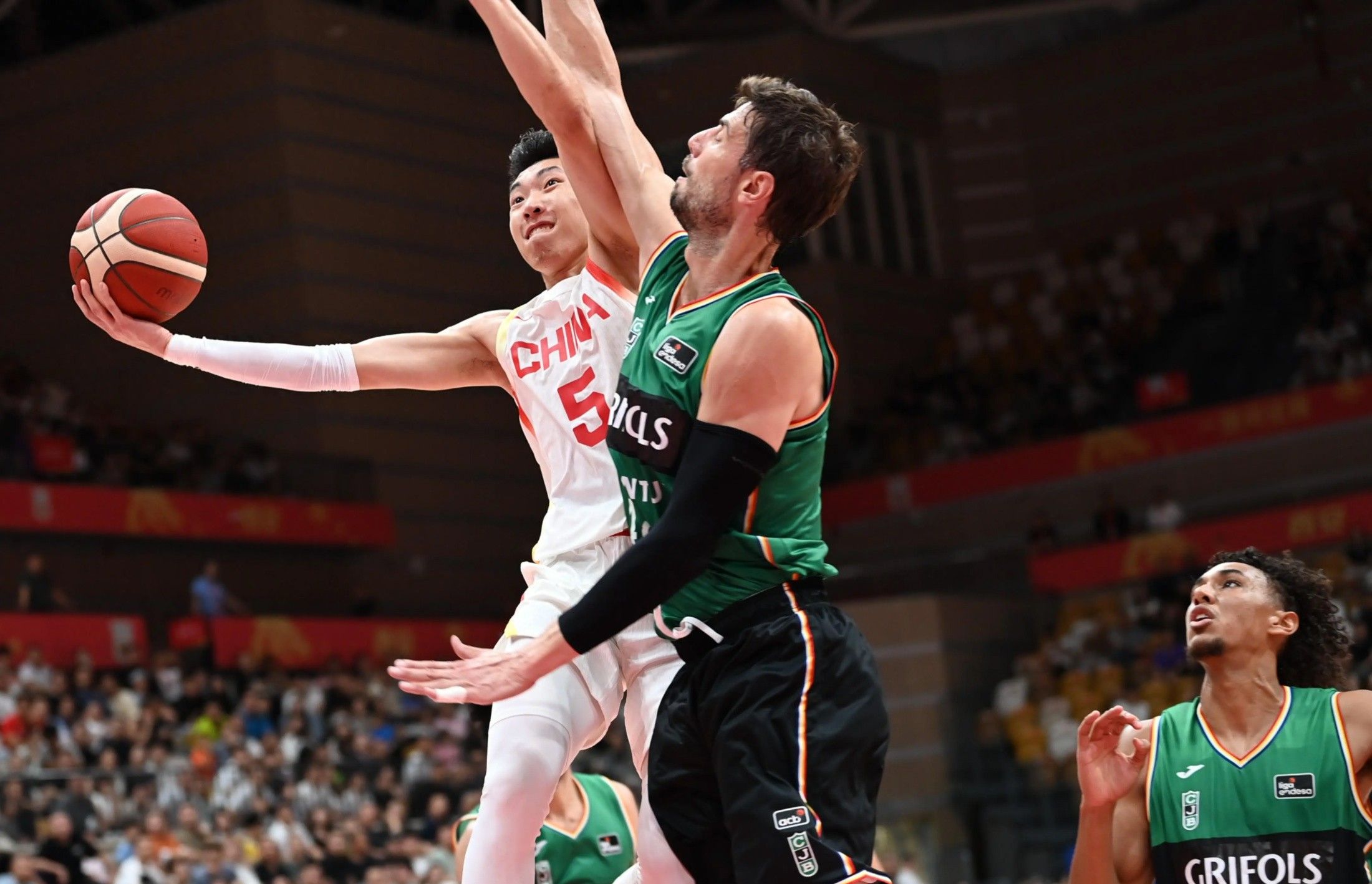 九游-包含集结日体能课后，多伦多猛龙绝杀压哨备战NBA季后赛，压力陡增，身体对抗强度拉满的词条